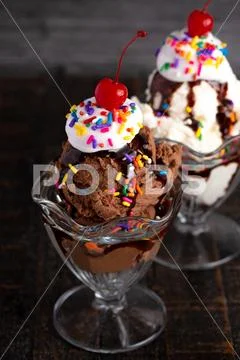 Chocolate And Vanilla Ice Cream Sundaes In Classic Glass Bowls