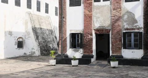 Elmina Castle Courtyard Church Museum Gh Stock Video Pond