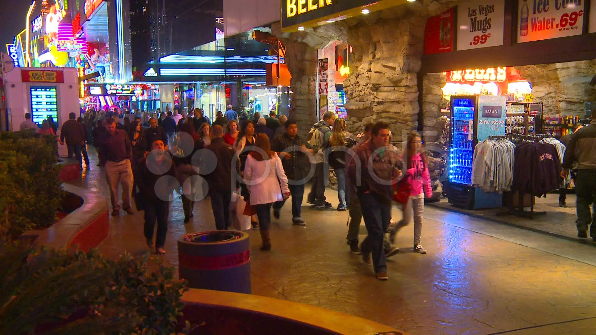 las-strip-vegas-walking