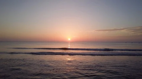 Sunrise Ocean Waves Three Birds Fly Past Stock Video Pond