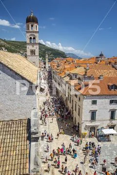 Crowds of tourists in the streets of Dubrownik city, Croatia