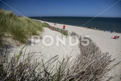Beach and dunes on North Sylt with people