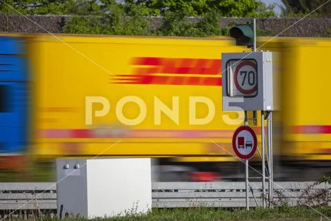 70 kmh Road speed control with traffic, Germany