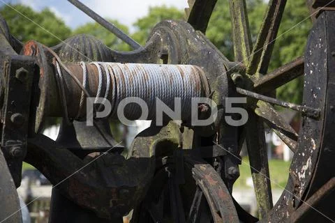 Winch and machine of an old port crane