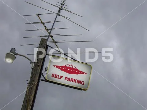 Alien Selfparking, Extraterrestrial Highway