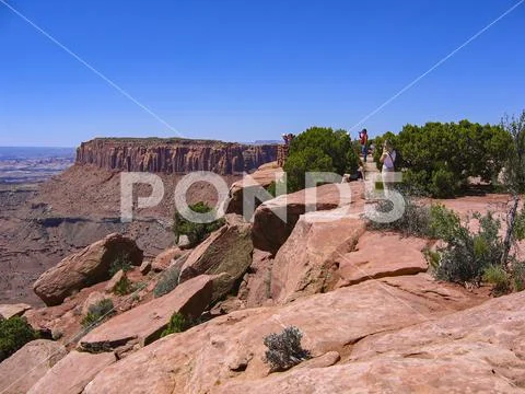 Tourists at Canyonlands viewpoint