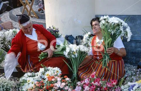 Maderan florists in front of the market hall