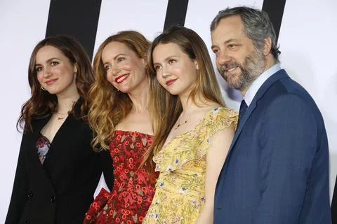 Photo: Judd Apatow and Leslie Mann and their daughters attend the This Is  40 premiere in Los Angeles - LAP2012121242 