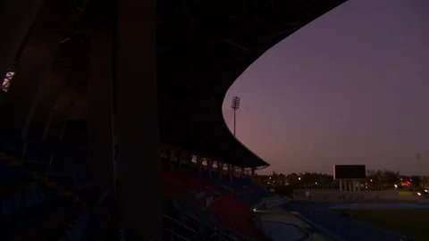 0010UU Video stock 73270486