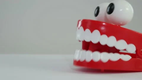 002 Crazy Teeth Exit Side 09secs 30FPS 4K Stock-Footage 139643950