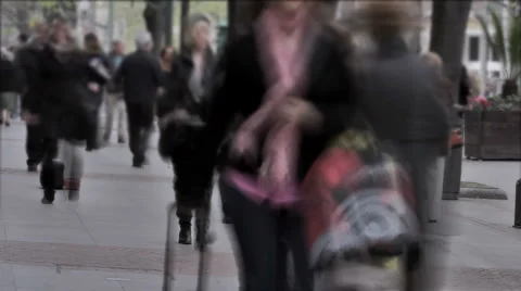 0021 Gente HD30 Stock-Footage 4950336
