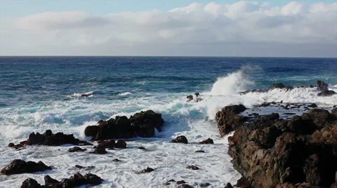 0113 Waves smashing the beach Video stock 30766719