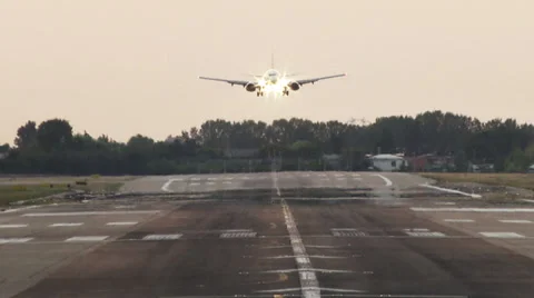 0126 Landing Video stock 31739317