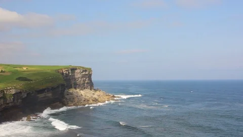 01C green cliffs in cantabria 스톡 동영상 97393199