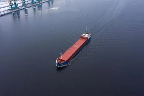 02-02-2021 Container ship on the Rhine River, Rhine Valley - UNESCO World Her 库存照片