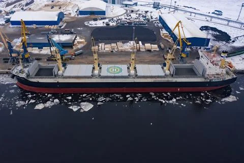 02-02-2021 Large container vessel unloaded in Port of Rotterdam Photos