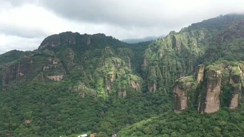 02 flight over tepozteco hill Video stock 213384378