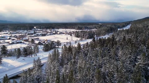 024  Road and village near Baikal 库存影片 166344328