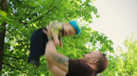 04 Brutal dad playing with son in park Видео 6531015