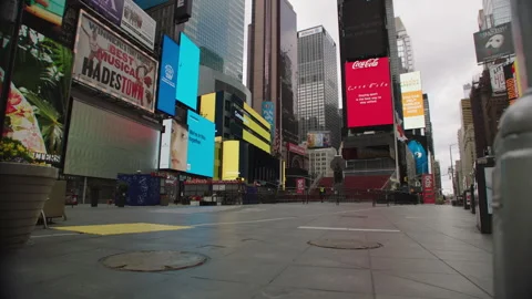041020 angled view of the middle of times square Midtown Manhattan Vídeos de archivo 251196145