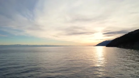 048 Small waves in the sunset 库存影片 166573463