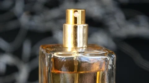 05 - focus - perfume - closeup 06 Stockbeeldmateriaal 62037251