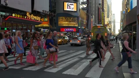 0555 UHD Crowd in rush hour Stock Footage 43328392