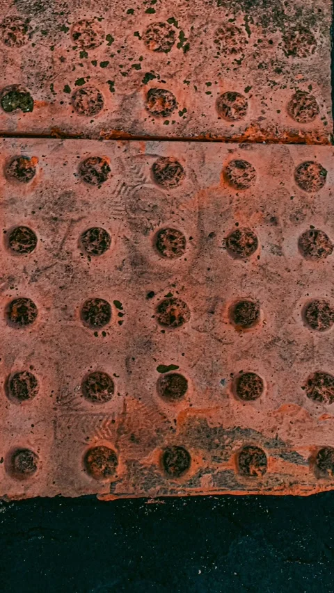 056_Tactile paving surface texture.mp4 Stockbeeldmateriaal 345817454