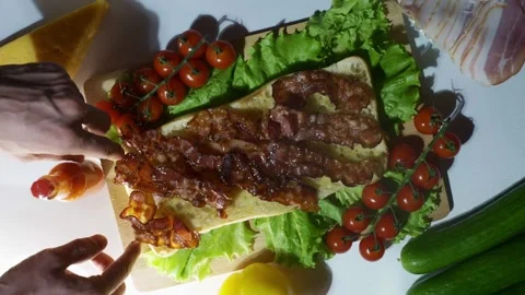 07 put fried bacon on a sandwich Stock Footage 221127222