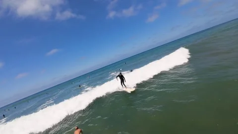 070626 Encinitas Surfer - 41 - yellow rails helmet cruise 4k Vidéo 338370982