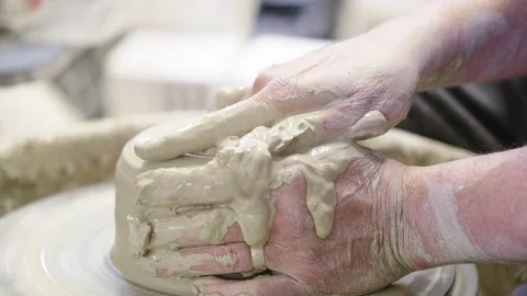 08 Ceramic Throwing - Forming Shaping Bowl on Wheel Vidéo 77758923
