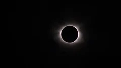 Total Solar Eclipse 2017 - Diamond Ring Through Break in Clouds (long)