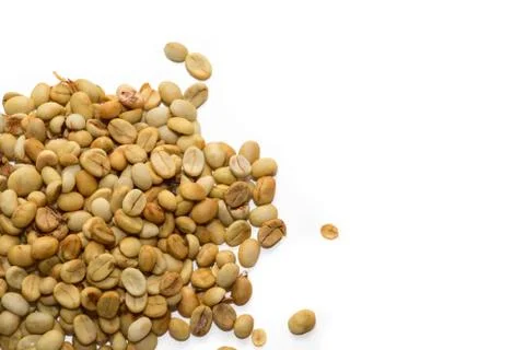 เมล็ดกาแฟแห้งบนพื้นสีขาว Stock Photos