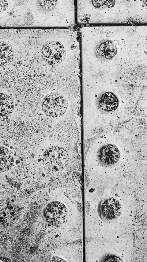087_Tactile paving surface detail.mp4 Stockbeeldmateriaal 345817748