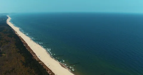 0892 The drone flies over the coast. Stock-Footage 112112416
