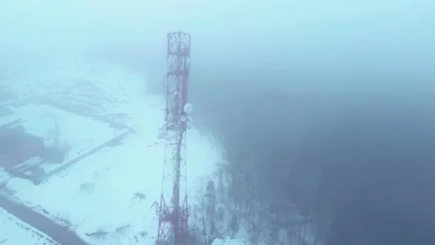 08earlyspringvillageinthefog Vídeos de archivo 156876161