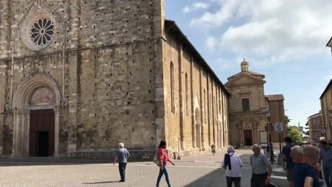 09 09 2018 Atri, Abruzzo - Piazza Duomo and facade of S.Maria Assunta 스톡 동영상 95473479