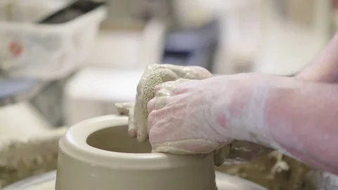 09 Ceramic Throwing - Forming Shaping Bowl with Sponge on Wheel Vidéo 77758885