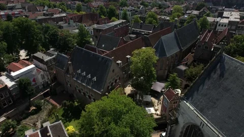 093 - Gouda - Centrum - St Jan - Museum Gouda tuin Stock Footage 228687648