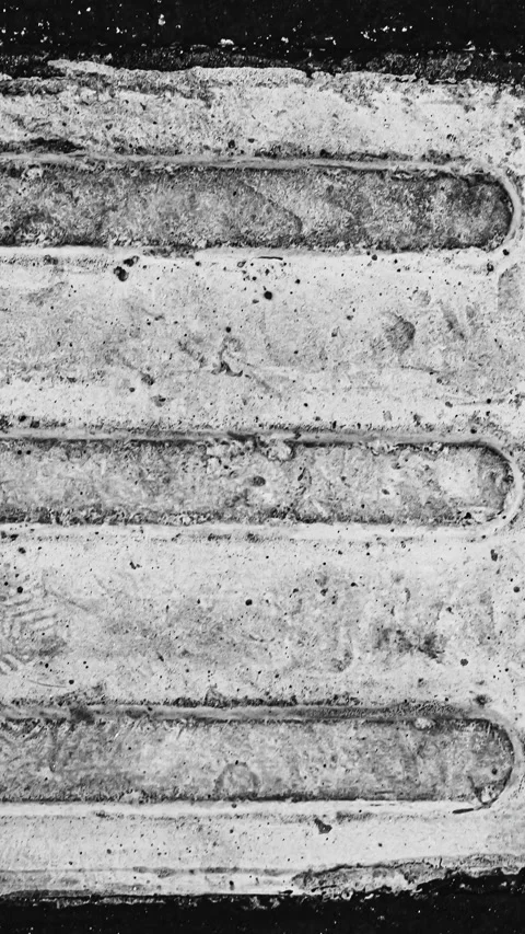 094_Tactile paving concrete texture.mp4 Stockbeeldmateriaal 345817802