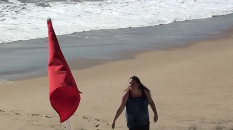 0990  Red flag at Reñaca Beach, Viña del Mar, Chile Stock Footage 33895228