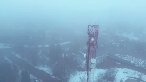 09earlyspringvillageinthefog Vídeos de archivo 156876103