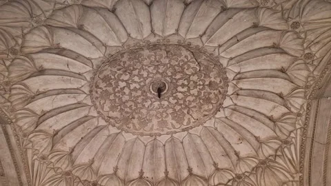 1-7-24; Ceiling art adorned with motifs and patterns inside the Safdarjung Tomb. Stock Footage 278441967