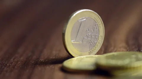 1 Euro on the table 動画素材 37428824