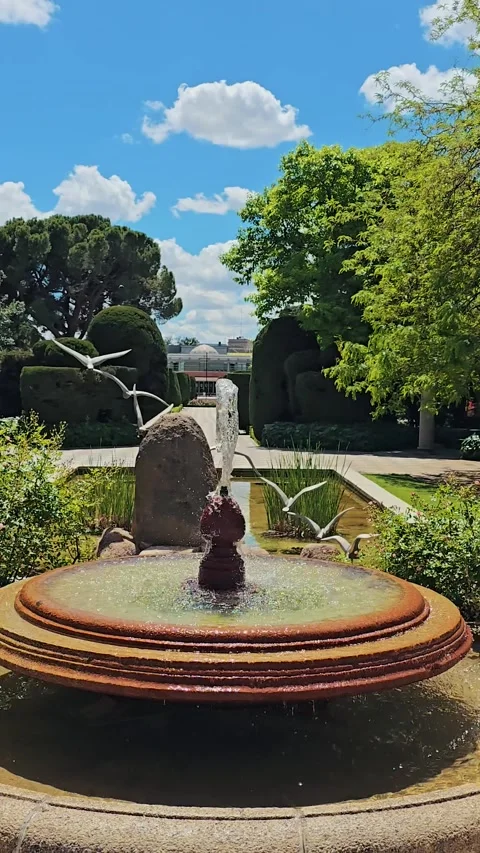 1 June 2026, Mardid, Spain, Parque Del Buen Retiro In Madrid With Fountain Vídeos de archivo 337031323