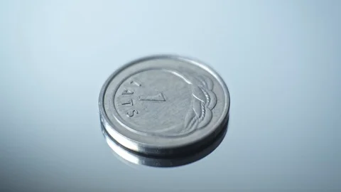 1 lats 2009 - Namejs ring Closeup Coin of the Latvian republic Stock Footage 125865423