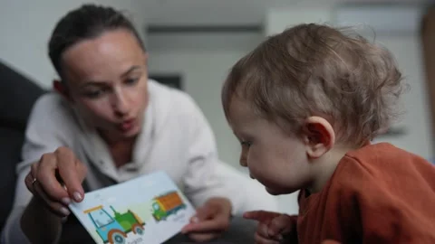 A 1 year old boy with his mum at home. Stockbeeldmateriaal 171373167