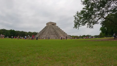 10 January 2024, Chichen Itza, Mexico: Kukulkan pyramid. Stock Footage 339021773