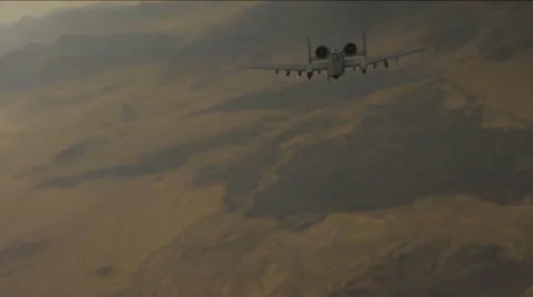 An A-10 warthog release flares at a high altitude then peels away. Stockbeeldmateriaal 67410340