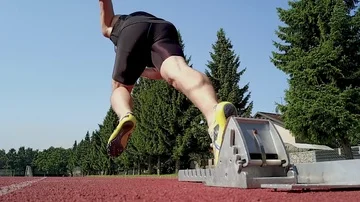 A  100m dash man sprinter starting from the blocks on a tartan at a stadion.  스톡 동영상 85962391
